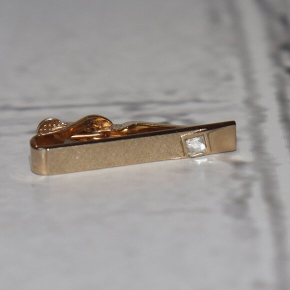 ✨💛 Vintage Gold & Rhinestone Tie Clip by Swank (1.25") - Picture 1 of 4
